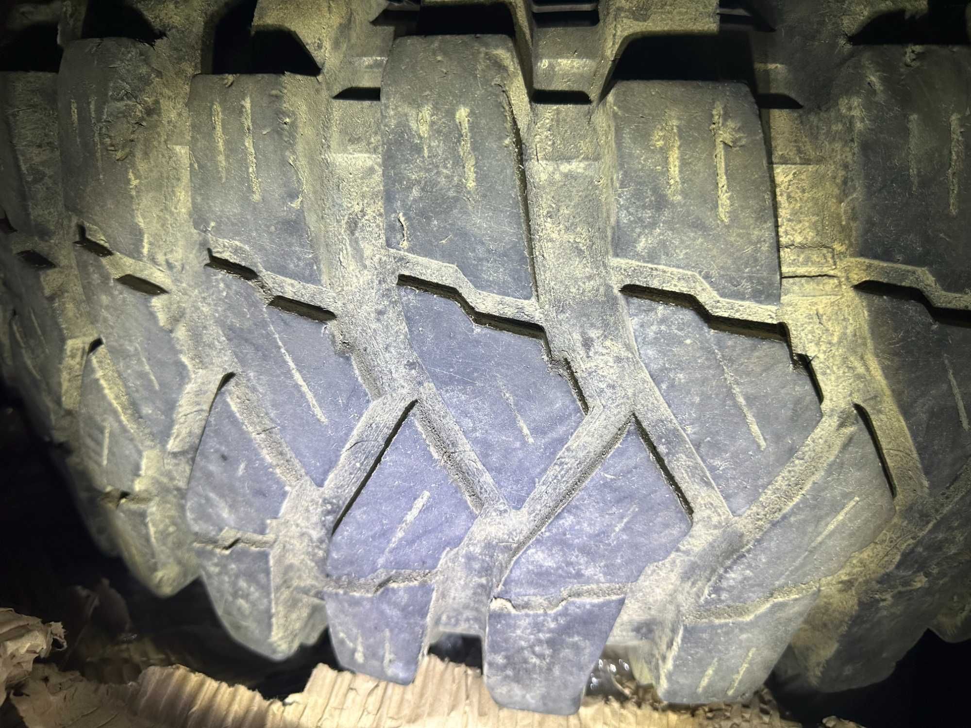 Шини Резина Колеса 35 12,5 17 MAXXIS Trepador б/у залишок 70% і 20%