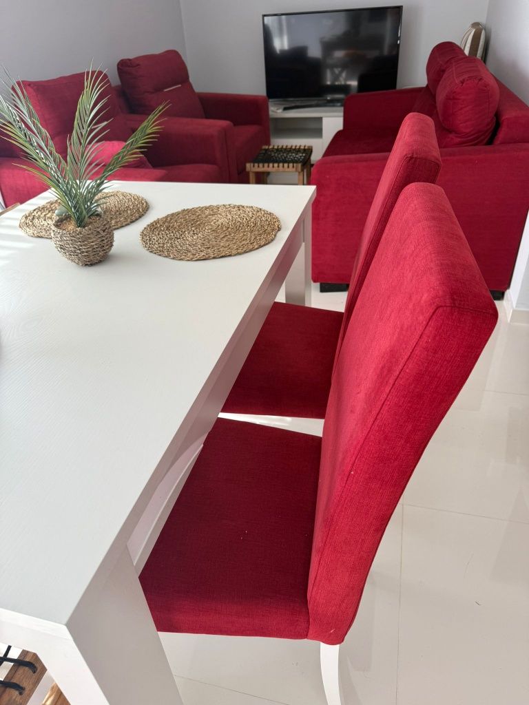 Vendo conjunto de sofás, cadeiras e mesa de jantar 

Conjunto de 6 cad