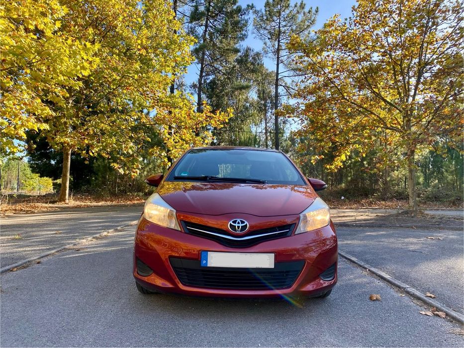 Toyota Yaris bordeaux