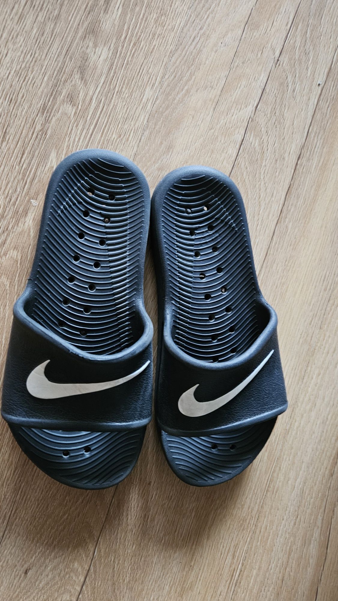 Klapki Nike rozmoar 34, ekstra stan