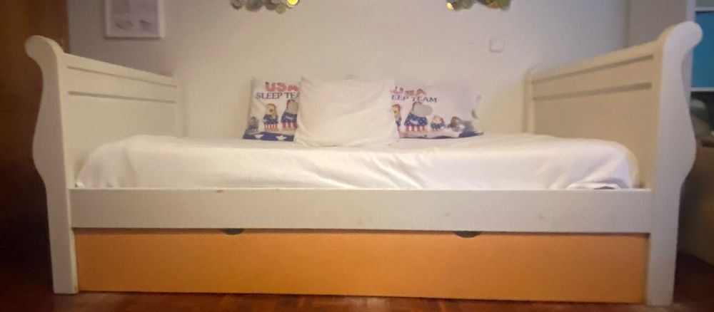 Cama dupla da Oficina Rustica, com colchão