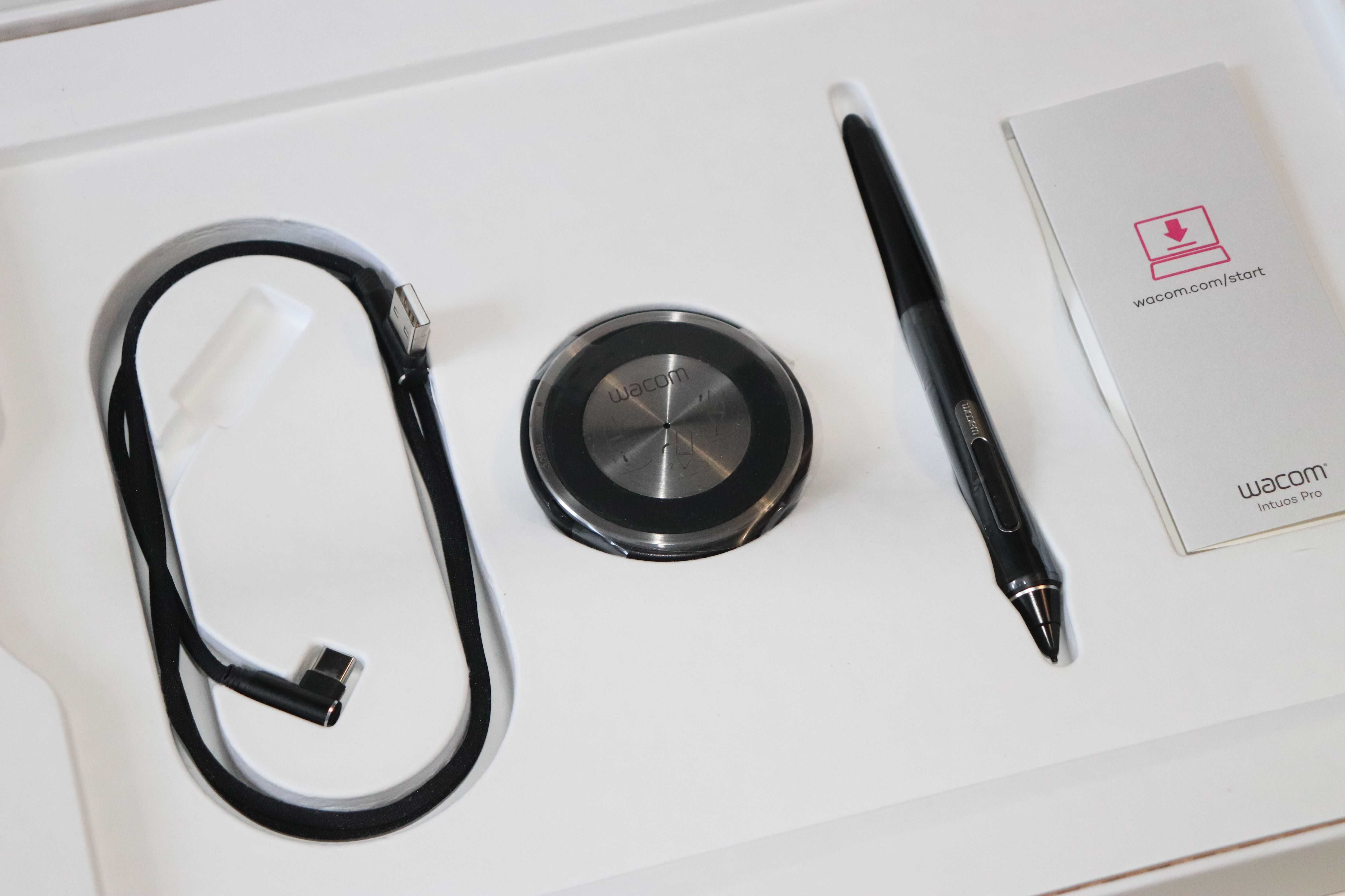 Графічний планшет WACOM Intuos Pro M Medium PTH-660 multi-touch