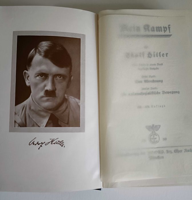 Książka Mein Kampf, wydanie z 1939r. Oryginał