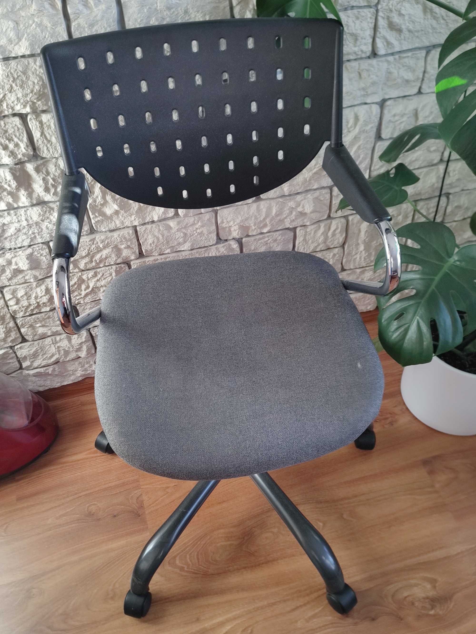 Krzesło VOX do biurka stan bardzo dobry