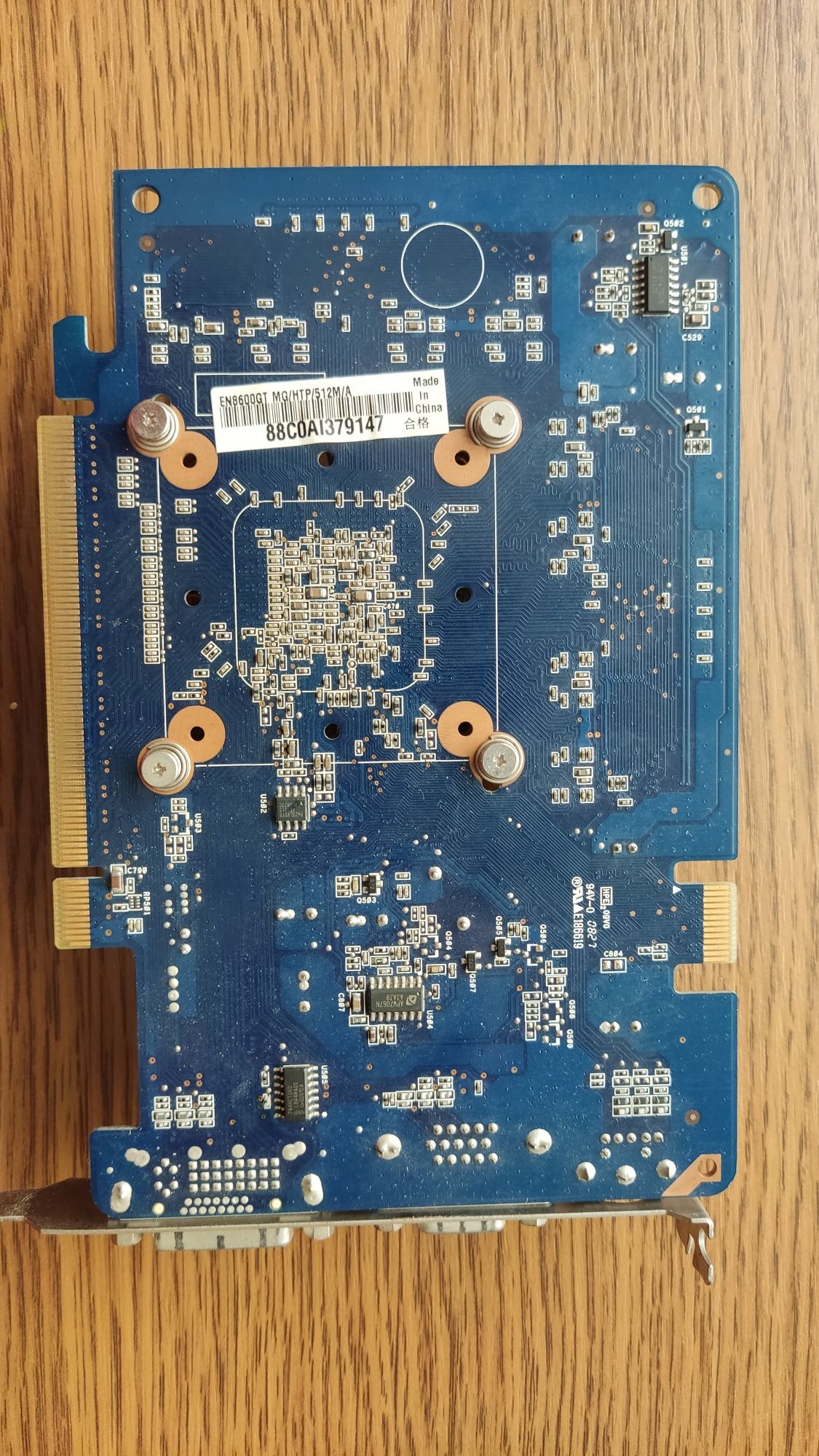 Asus GeForce 8600gt, 512mb, VGA, DVI-I, S-Video.