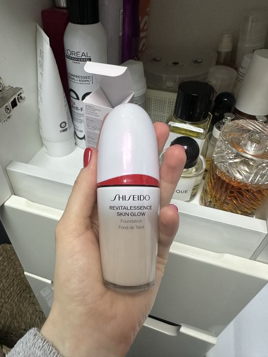 Тональний крем Shiseido Revitalessence Skin Glow Foundation