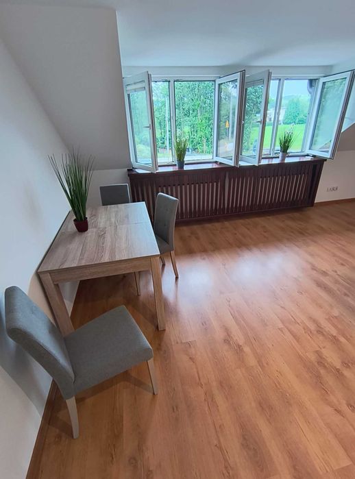 Jasne biuro 20 m2, po remoncie, duży parking, media w cenie