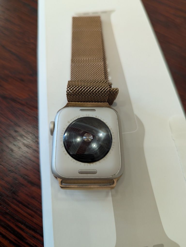 Смарт-годинник Apple Watch SE GPS 40mm