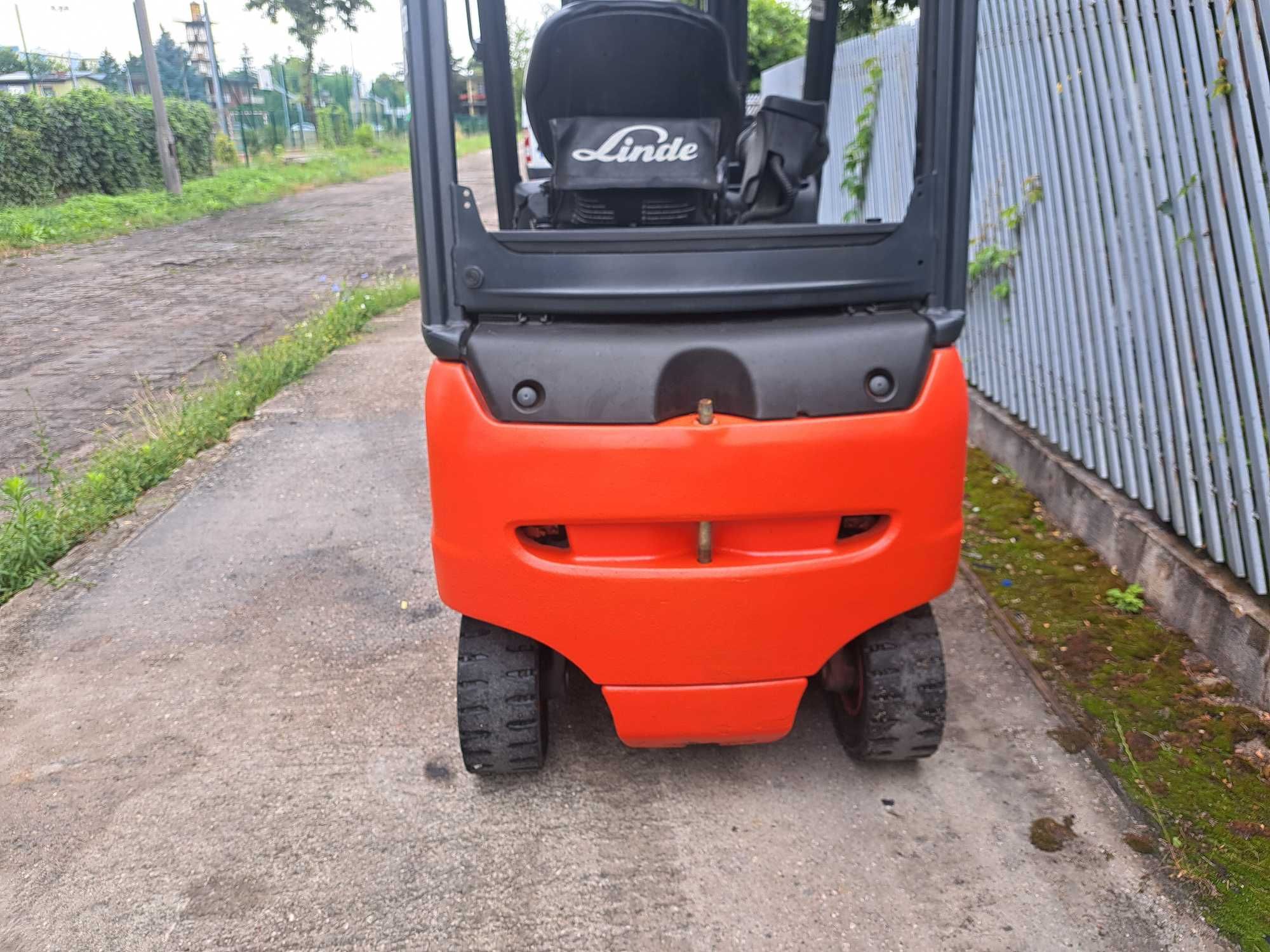 Wózek widłowy elektryczny  Linde E20PH Triplex  5210 mth.