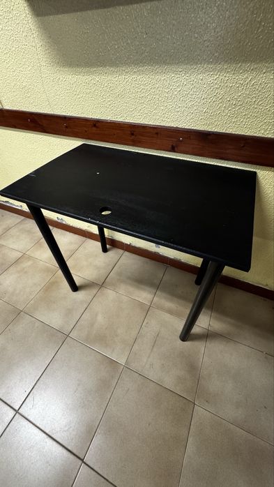 Mesa de madeira c/ pernas desmontavéis