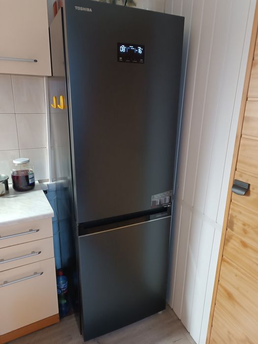Lodówka Toshiba Pełny No Frost 185.5cm.