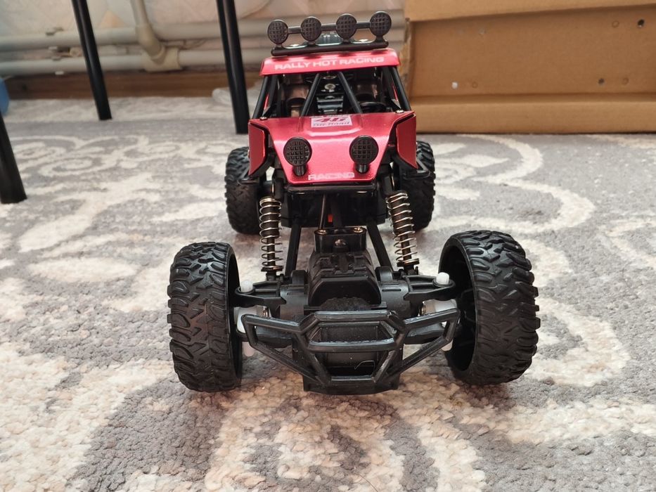 Продам машинку на радиоуправлении