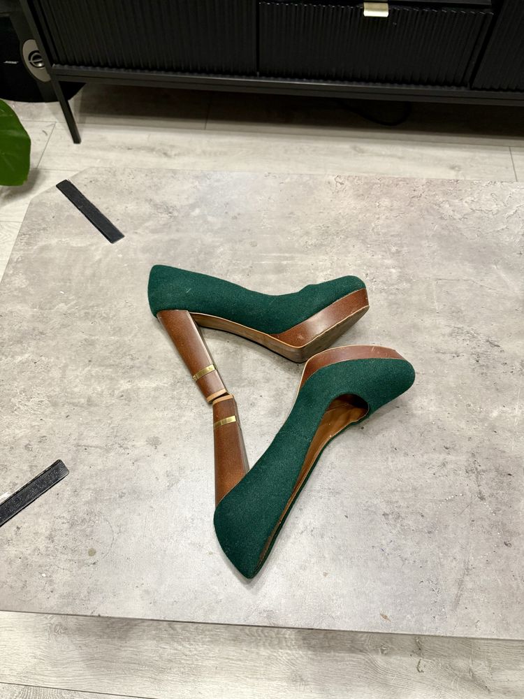 Buty na słupku Stradivarius zielone rozmiar 41