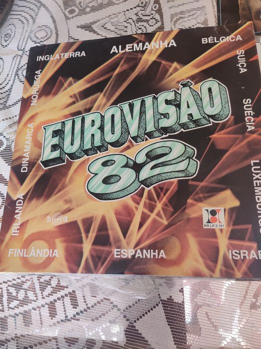 Vendo velharias antigas