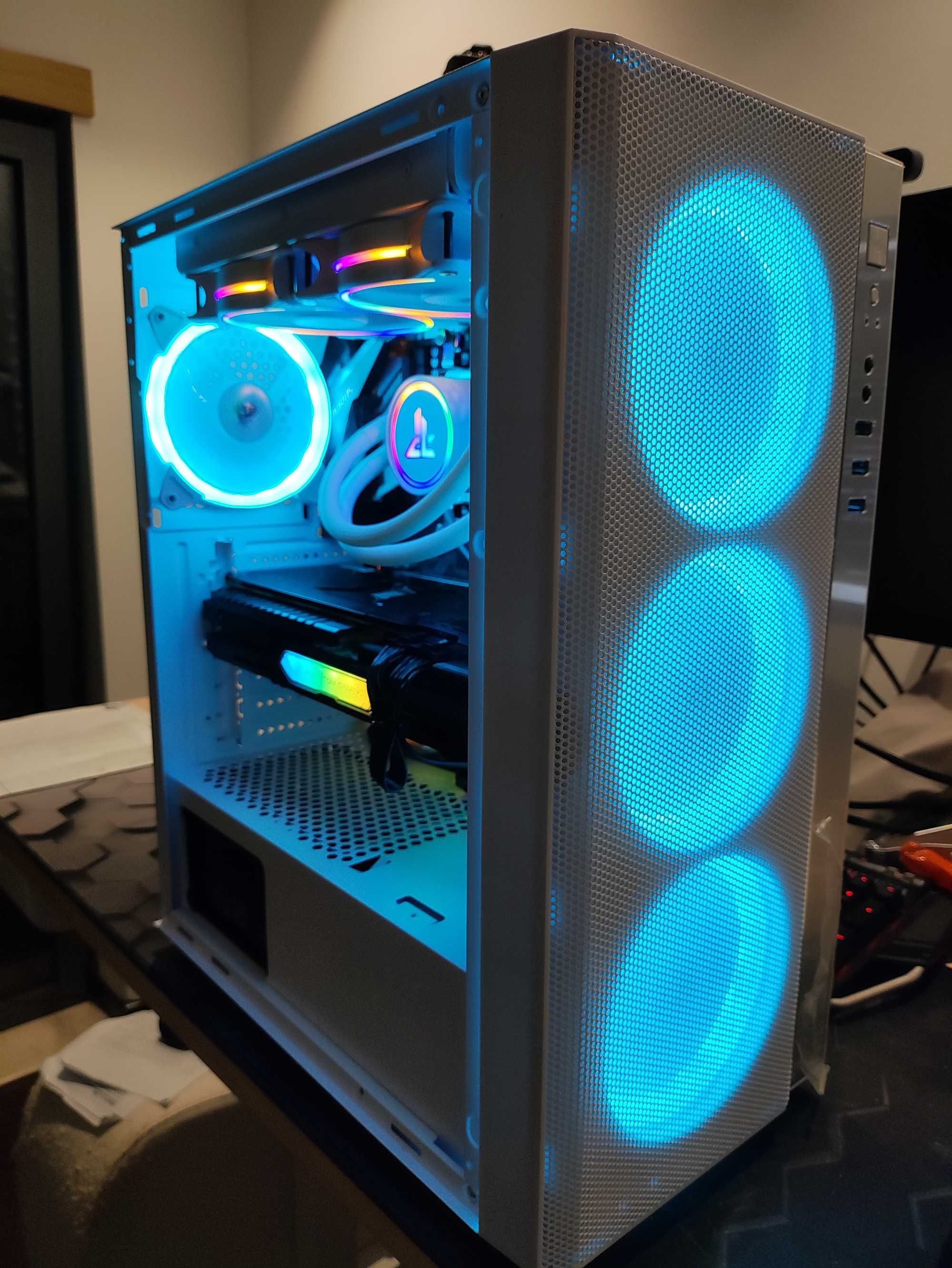 PC Gaming | RX 6750XT | Ryzen 7 5800x | Watercooler | 32GB | 1TB | RGB