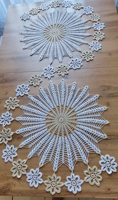 Bieżnik robiony na szydełku