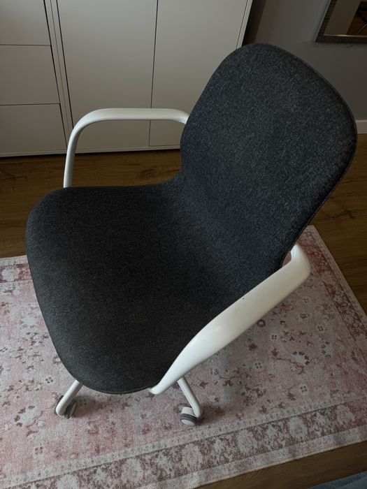 krzeslo ikea långfjäll z podłokietnikami obrotowe