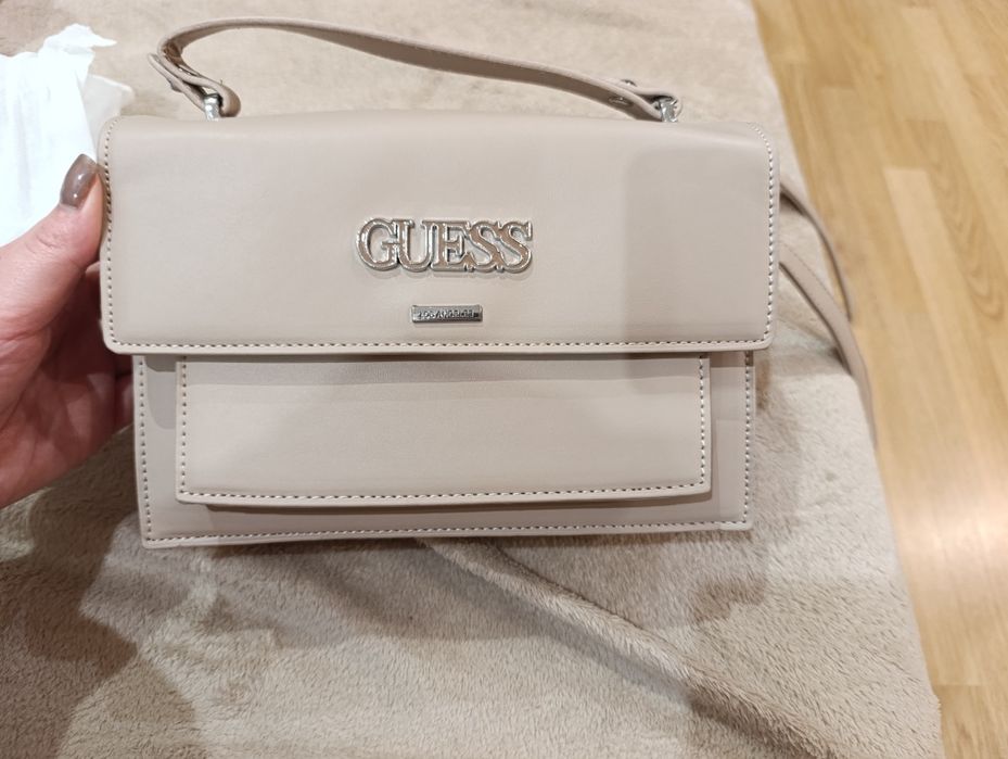 Продам сумочку Guess