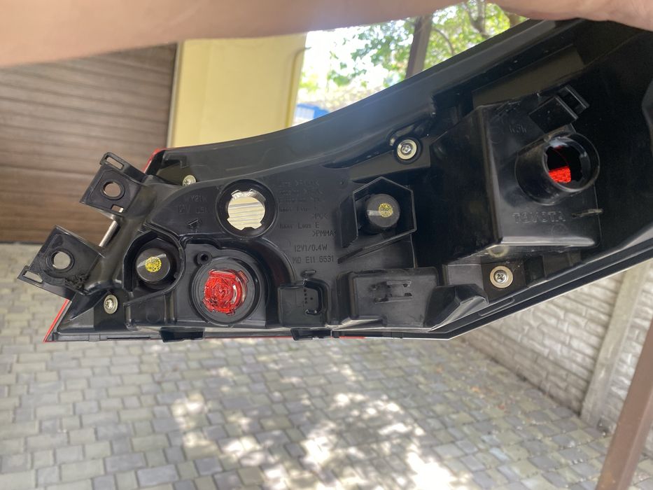 Задний левый фонарь toyota camry 2023года рестайлинг