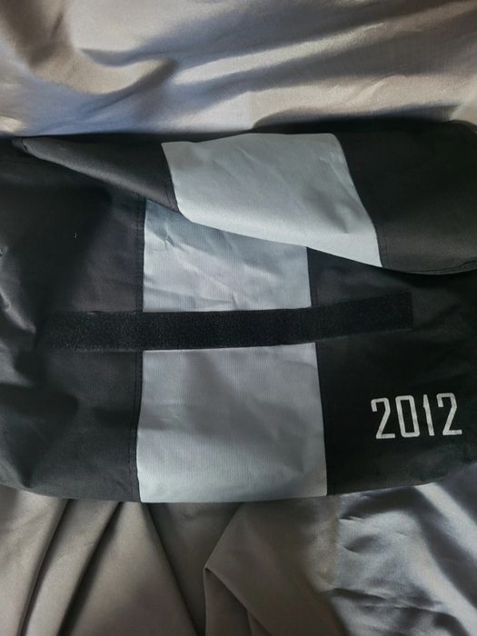 Torba na ramię z filmu „2012” Sony Pictures