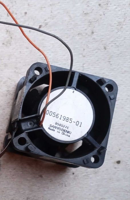 Кулер 40х40х28 мм вентилятор