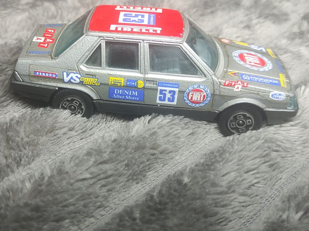 Машинка колекційна Burago 1:43 Fiat Regata Rally Vintage