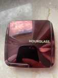 Hourglass puder rozwietlajacy
