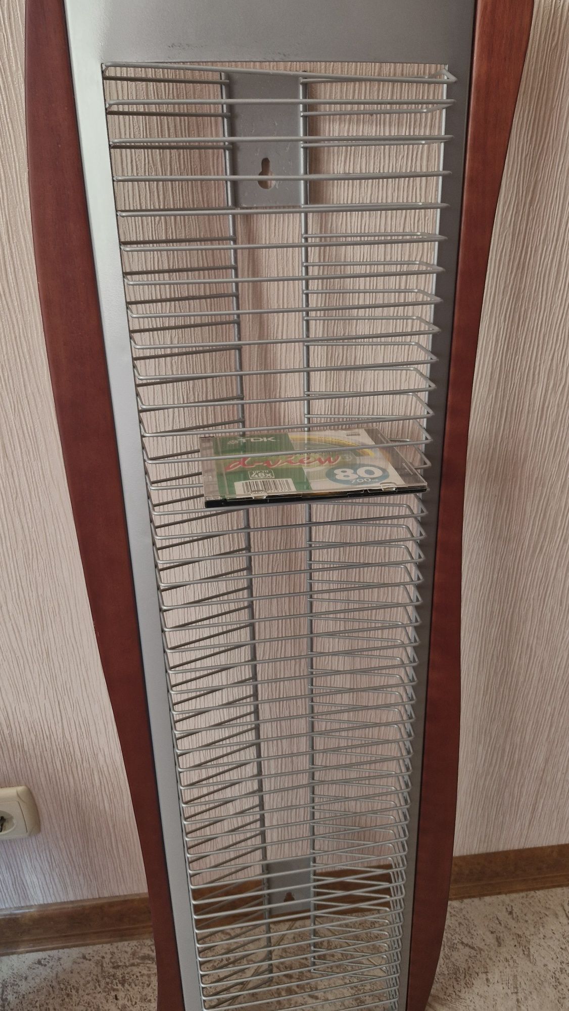 Продам стеллажи для DVD- дисков