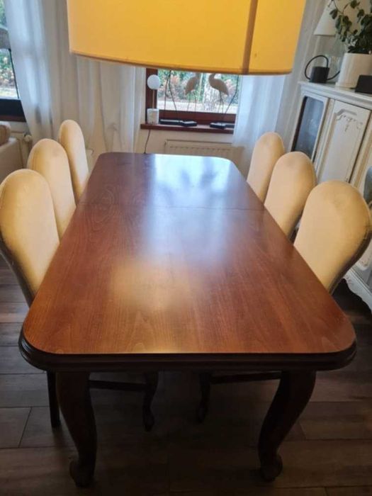 Stół salonowy wraz z krzesłami