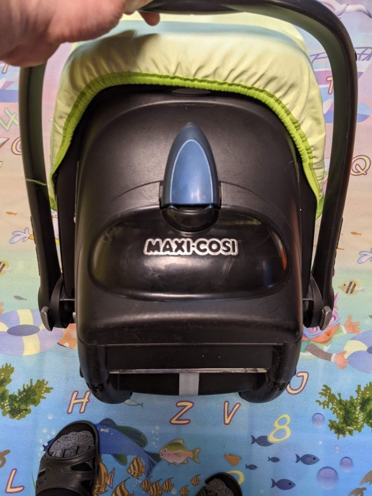 Автокресло для новорожденных Автокрісло Maxi Cosi