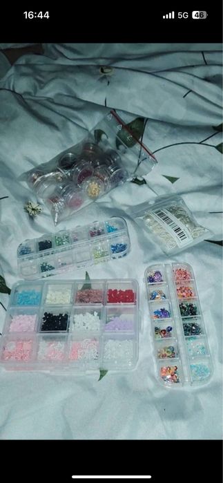 Rzedzy do paznokci + do paczki sa dodane dodatkowe rzeczy.