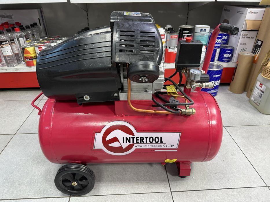 Компресор Intertool РТ-0004,50л,2циліндра,354л/хв,220В,8атм,223кВт