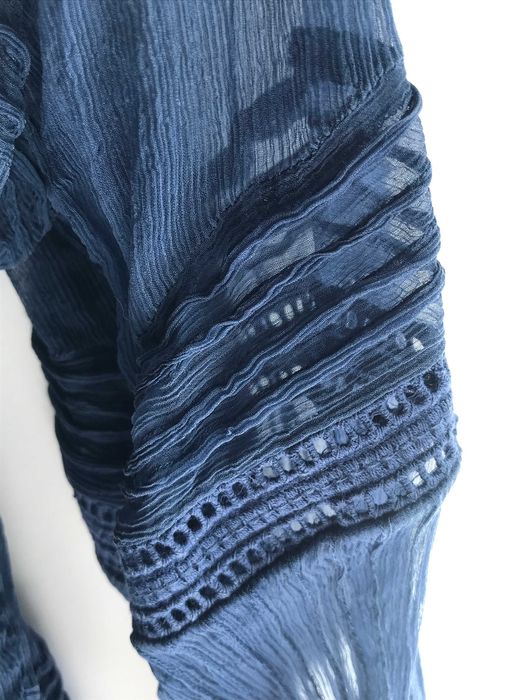 Blusa azul transparente