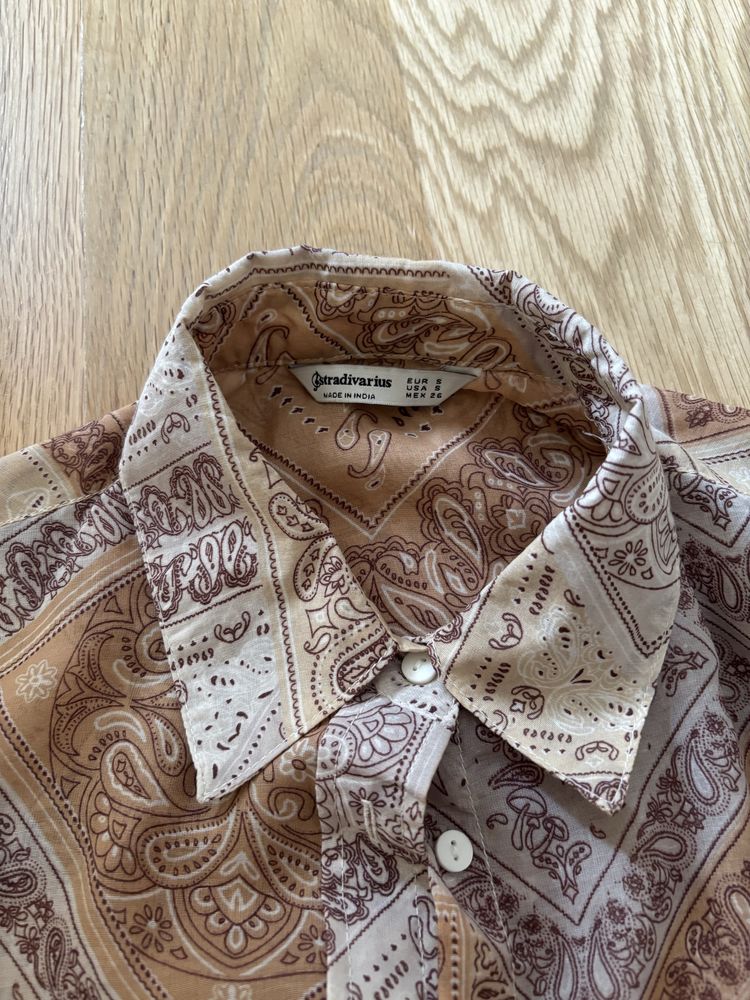 Camisa Stradivarius colorida