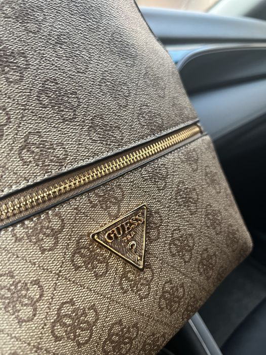 Рюкзак Guess Manhattan Large Backpack