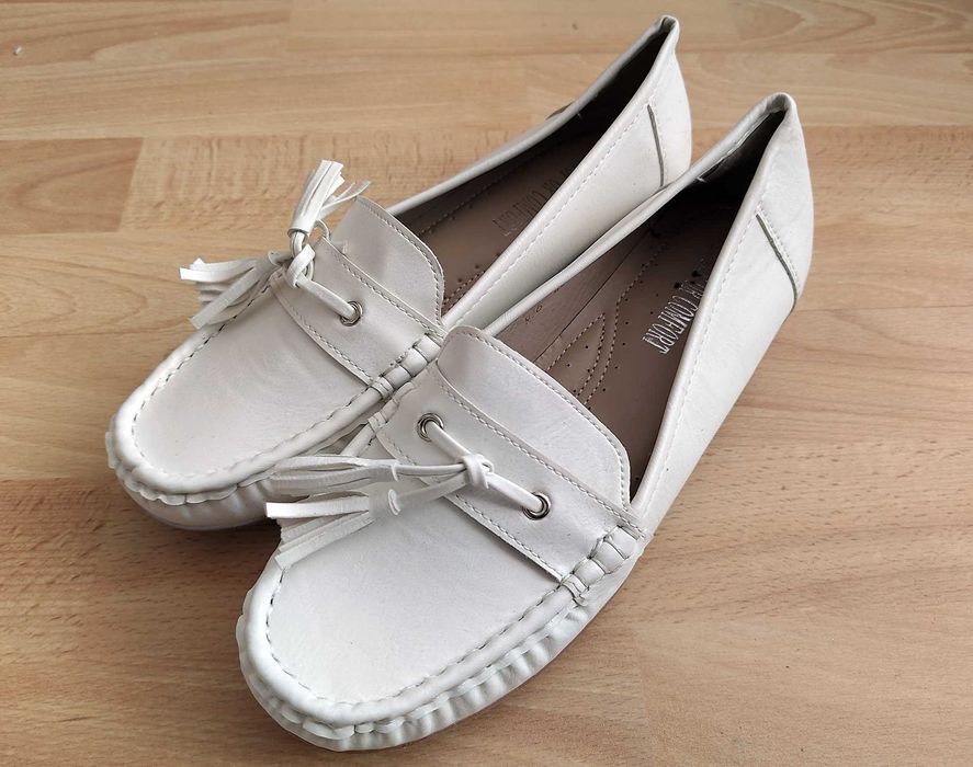 Bardzo wygodne kobiece buty rozmiar 40. Nowe