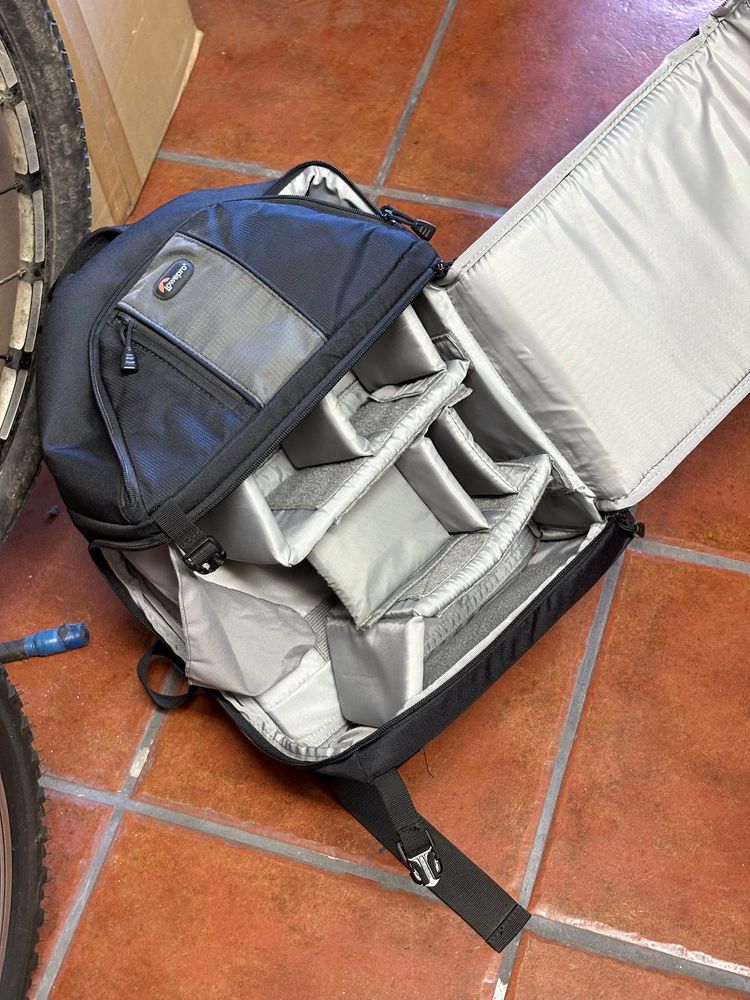 Mochila para Fotografia - Lowepro SlingShot 302 AW