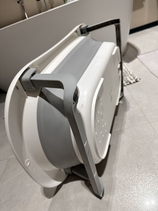 Дитяча ванночка, яка складається