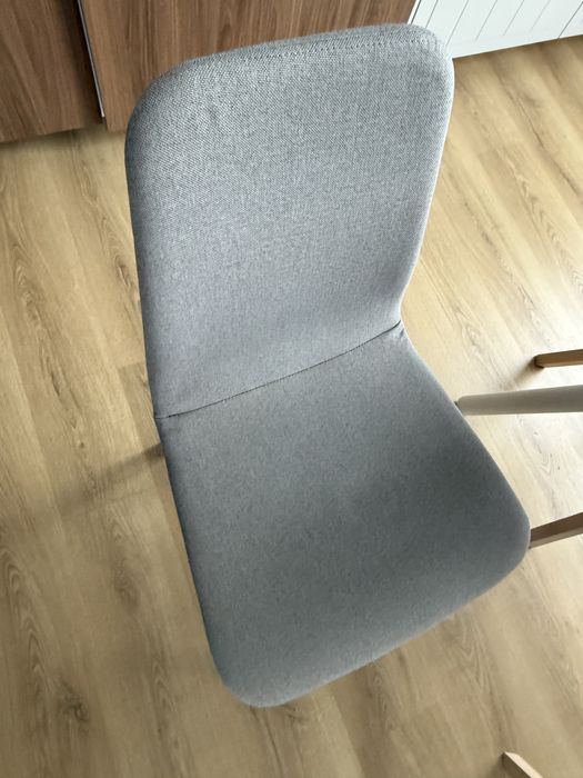 Stoł z krzesłami z drewna vox