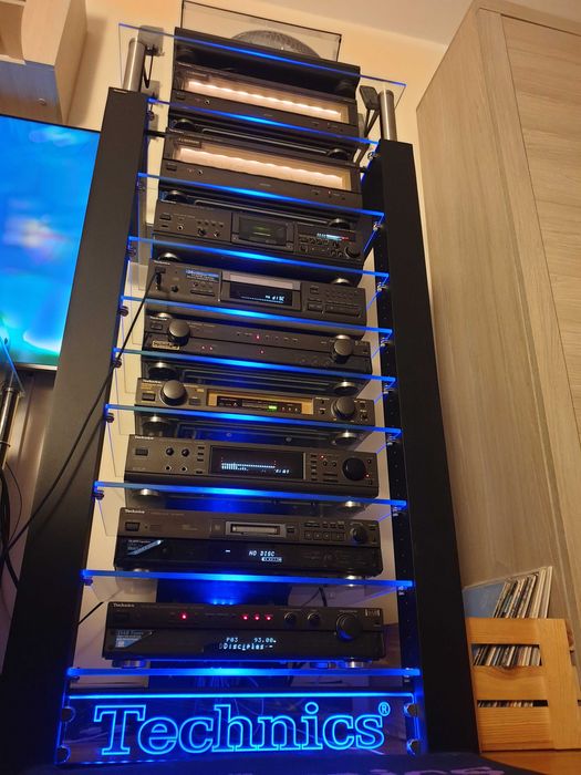 Regał, stojak audio z aluminium i szkła RGB LED - model TEVOR