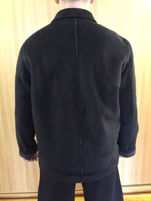 Продам симпатичную мужскую искусственную дубленку (куртку)