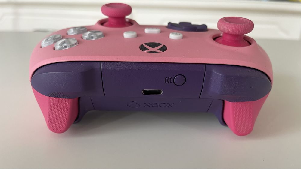 Wyjątkowy, grawerowany Pad Microsoft Xbox Series bezprzew. + adapter