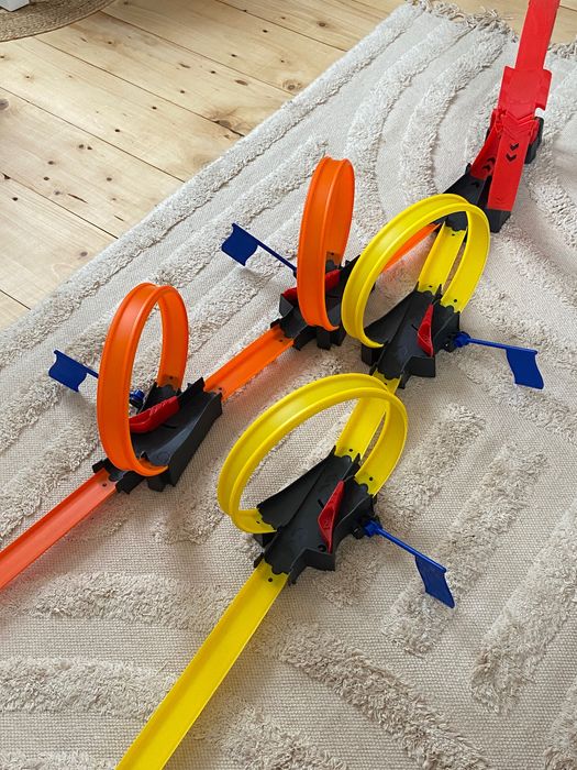 Трек Hot Wheels Карколомні трюки в петлях