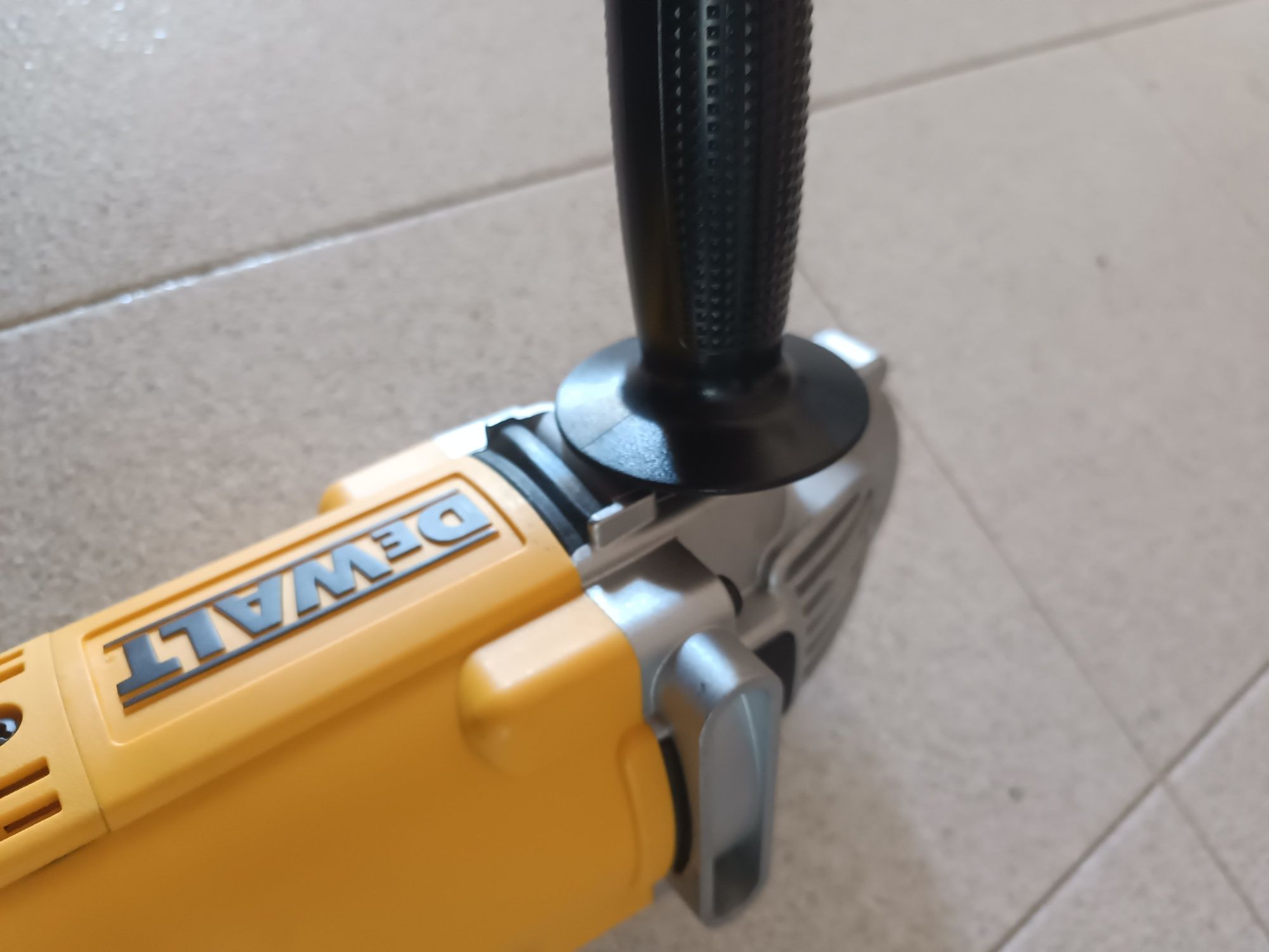 Rebarbadora Dewalt