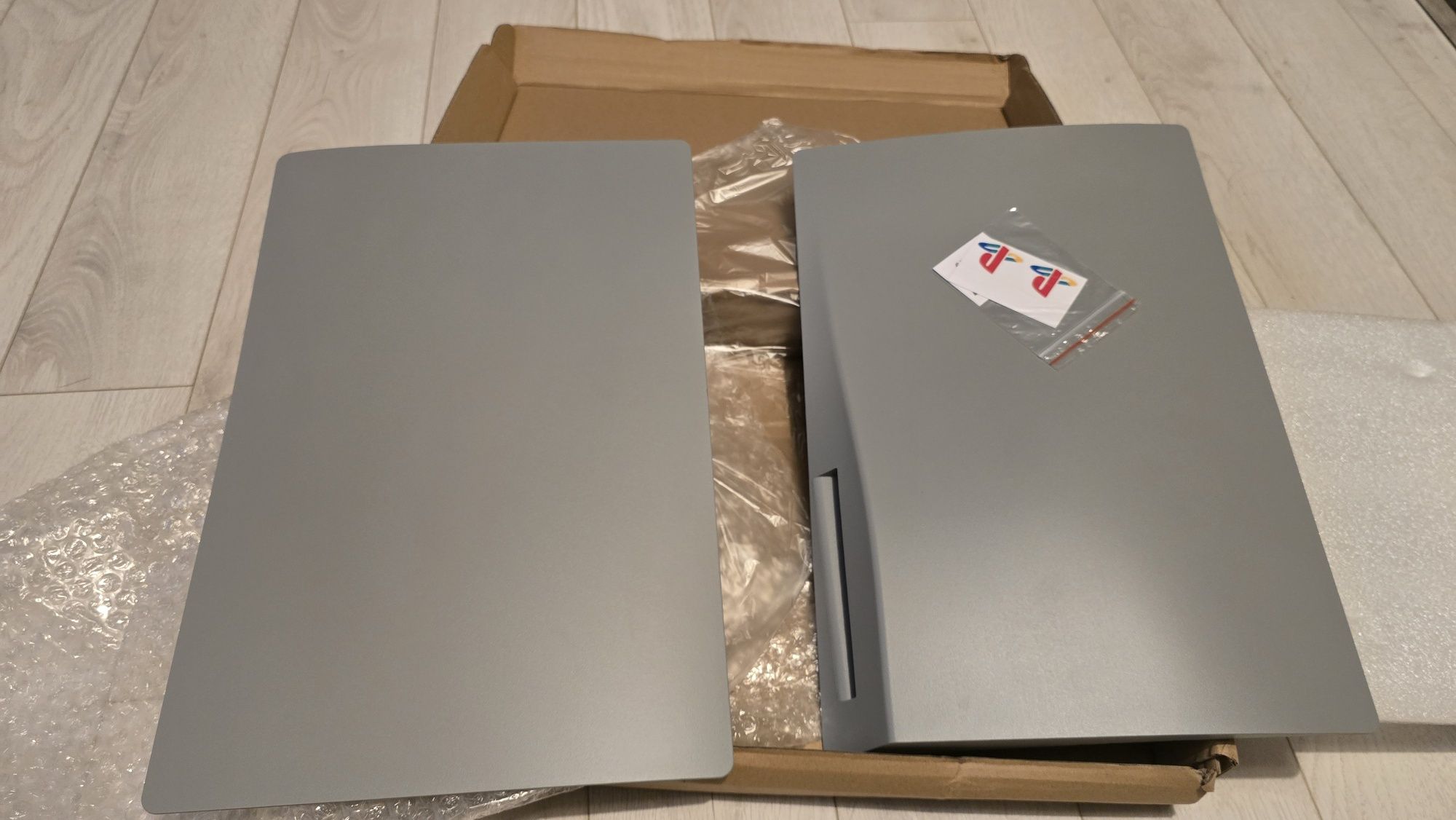 Sony Playstation 5 z napędem + pad + gratisy  // PS5 z NAPĘDEM OP.//