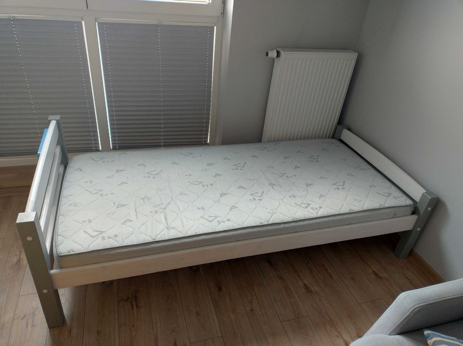 Łóżko z IKEA po dziecku 90 x 200 z materacem