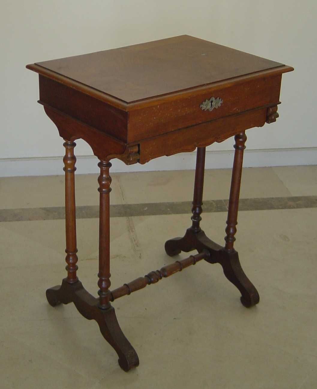 Móvel costureiro da época vitoriana, Brasil - Séc XIX