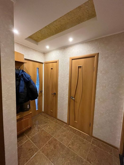 Продаж З кімнатной квартири 5 мрк.Зарічний