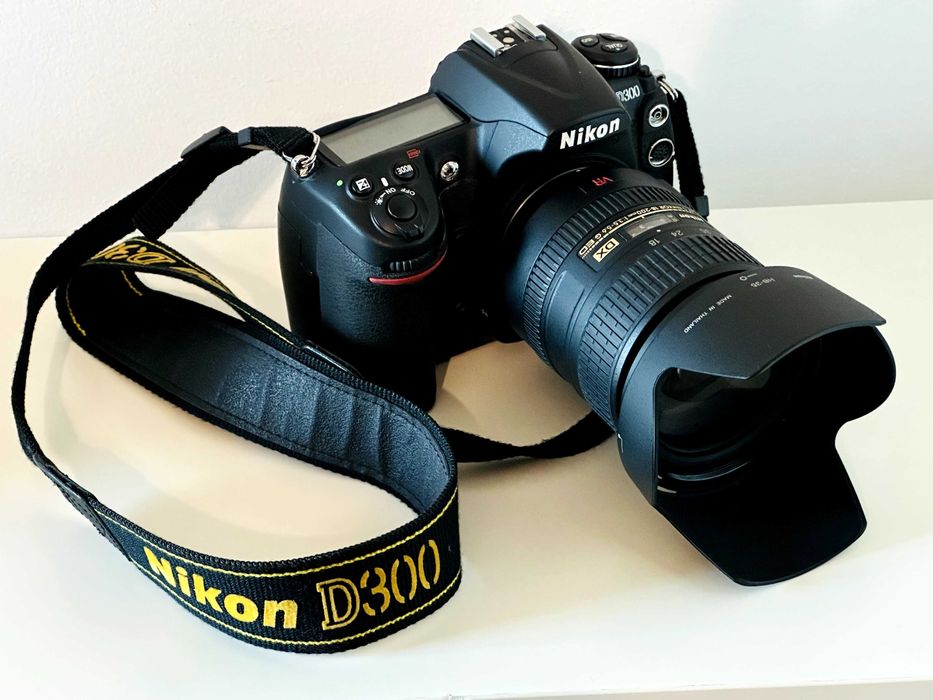 Máquina fotográfica digital Nikon D300 + Objetiva NIKKOR 18-200 mm