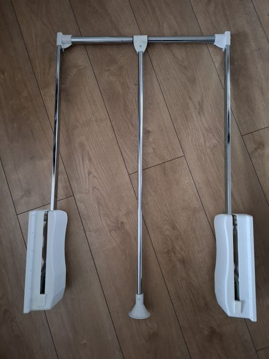 Pantograf GTV biały chrom drążek wieszak opuszczany do szafy